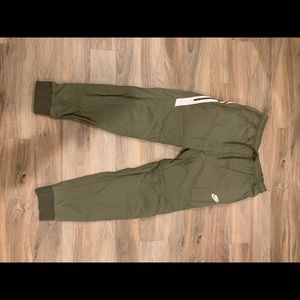 NIKE OLIVE JOGGERS SIZE M